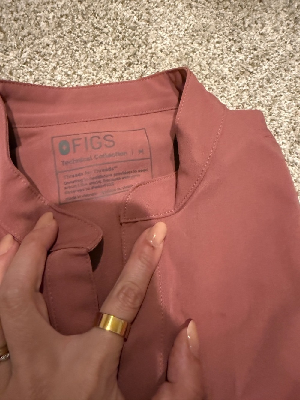 Figs Rafaela Women's scrub Top in mauve - Picture 3 of 4